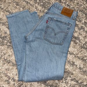 Levi’s jeans wedgie size 26